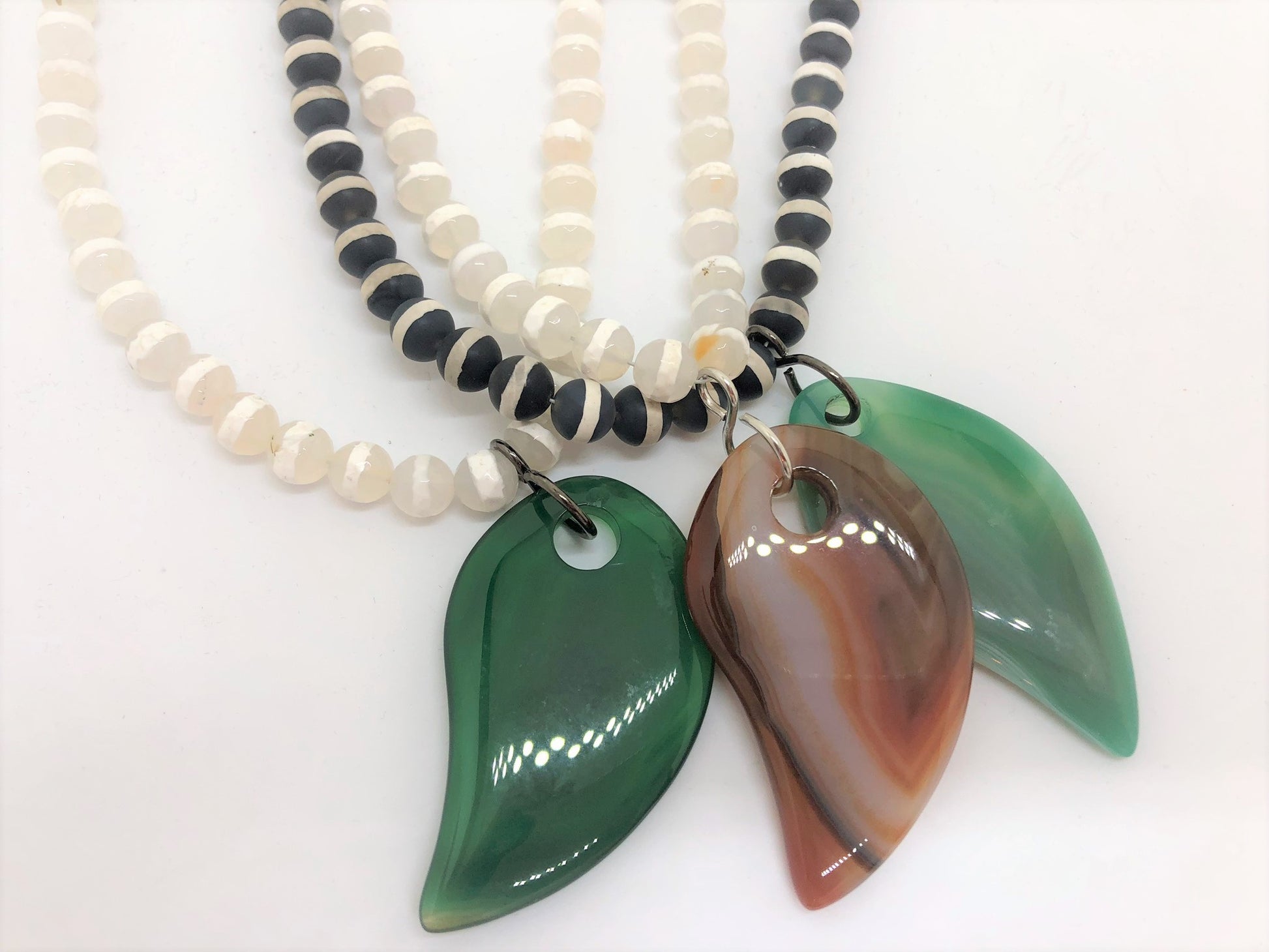 Short Agate Gemstone Leaf Necklace - Emmis Jewelry, Necklace, [product_color]